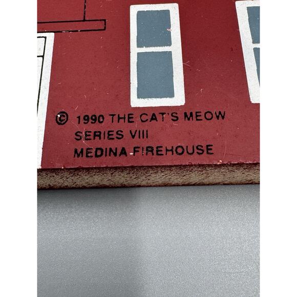 1992 The Cats Meow Medina Firehouse Series VIII Shelf Sitter Decor - Picture 3 of 6